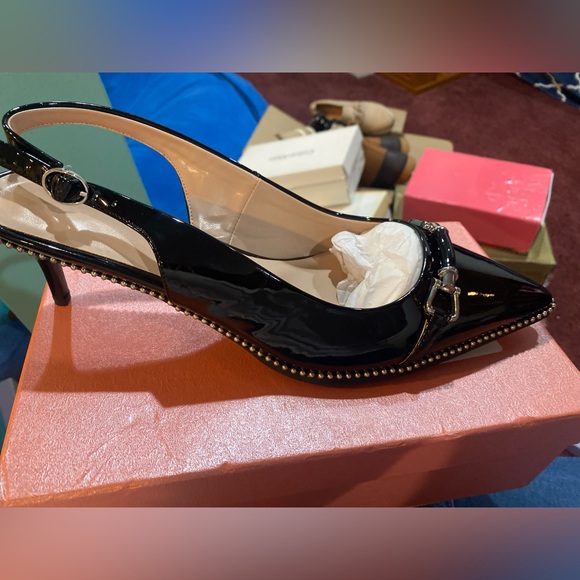 Elegant Black Patent Leather Women's Shoes - Picture 2 of 6